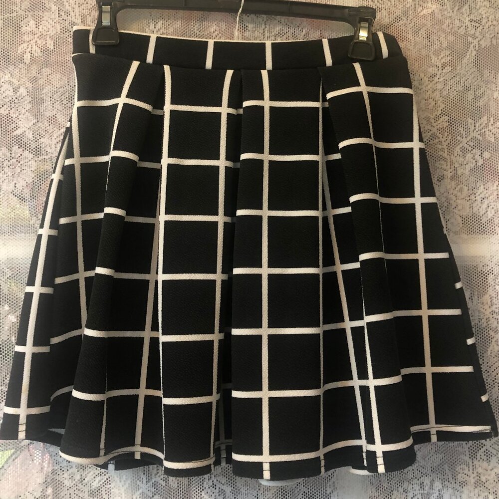 BOOHOO Black White Windowpane Plaid pleated Skater Fit & Flare mini Skirt 8 M/L